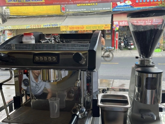 BÀN GIAO MÁY LÀM ĐÁ  Ở NINH THUẬN VÀ MÁY PHA CAFE Ở Q6