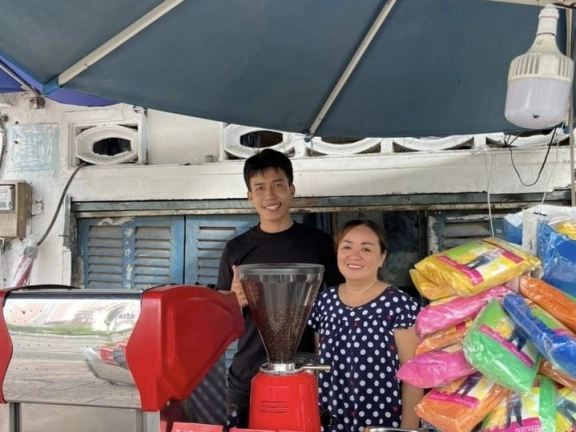 BÀN GIAO MÁY PHA VỚI NHỮNG NỤ CƯỜI .