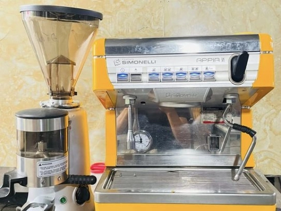  COFFEE 365 BÀN GIAO MÁY PHA NUOVA SIMONELI APPIA II 1GR VÀNG VS CỐI XAY HC 600