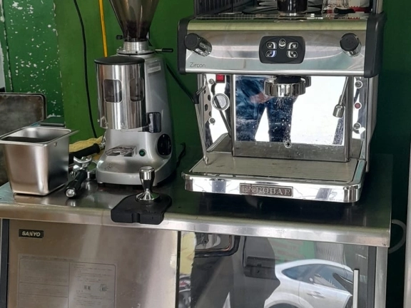 BÀN GIAO MÁY PHA EXPOBAR ZIN CON, MÁY LÀM ĐÁ 80KG CHO ANH CHỊ THỦ ĐỨC